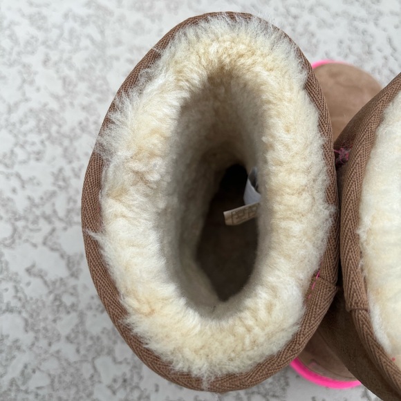 Rare UGG Neon II Classic Short Boot Chestnut Suede with neon pink trim Size 9M - Picture 4 of 12